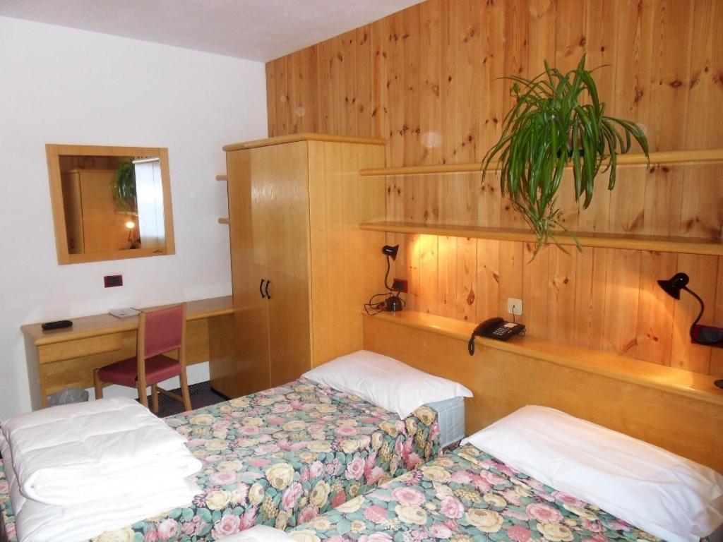 Hotel Santa Caterina Santa Caterina Valfurva Habitación foto