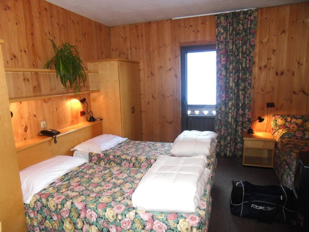 Hotel Santa Caterina Santa Caterina Valfurva Habitación foto